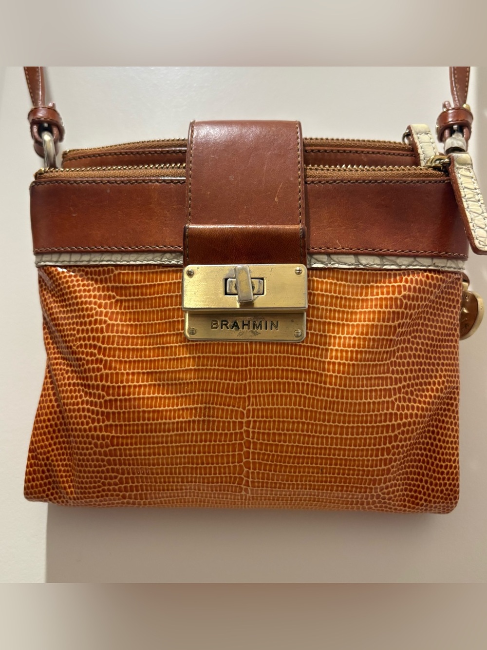 Vintage Brahmin Leather Lizard Embossed Crossbody Bag Brown Ivory Gold Hardware